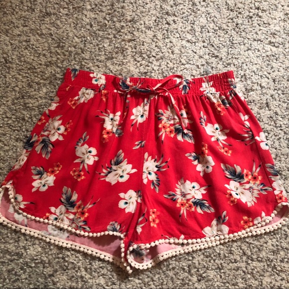 Red Floral Hollister flowy shorts - Picture 5 of 5